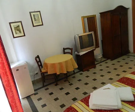 Bed and Breakfast Crispi 2*